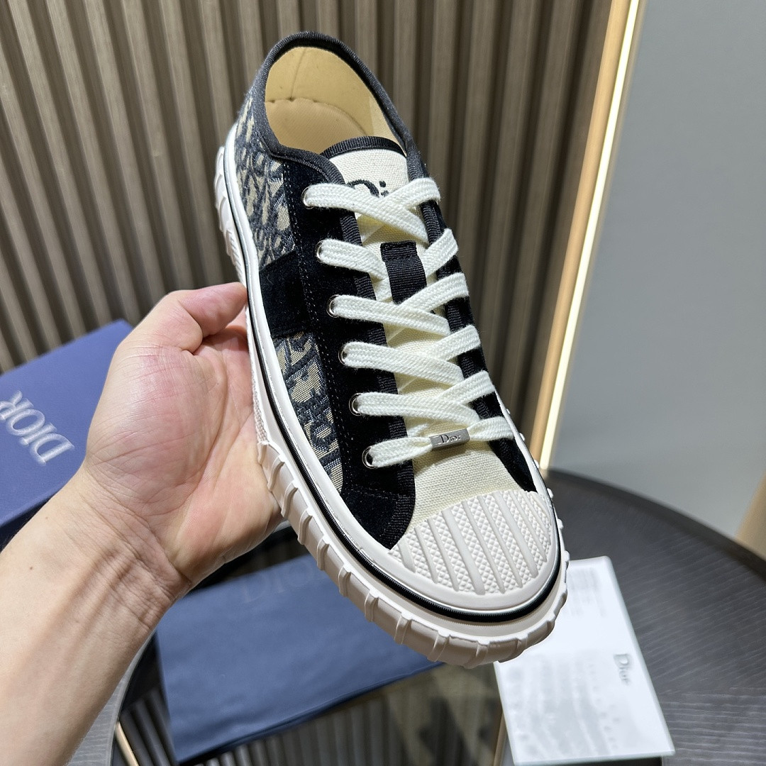 DIO* SNEAKER