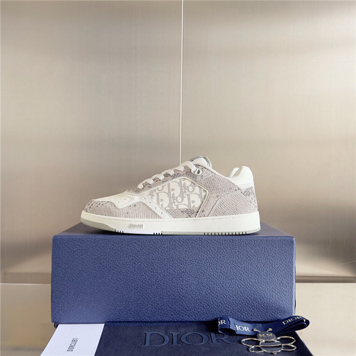 dio* sneaker