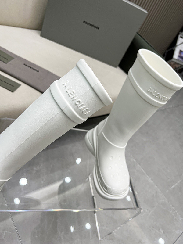 crocs™ boot in white