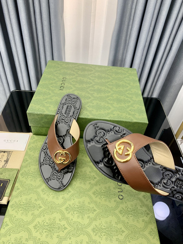 g*u*i sandals