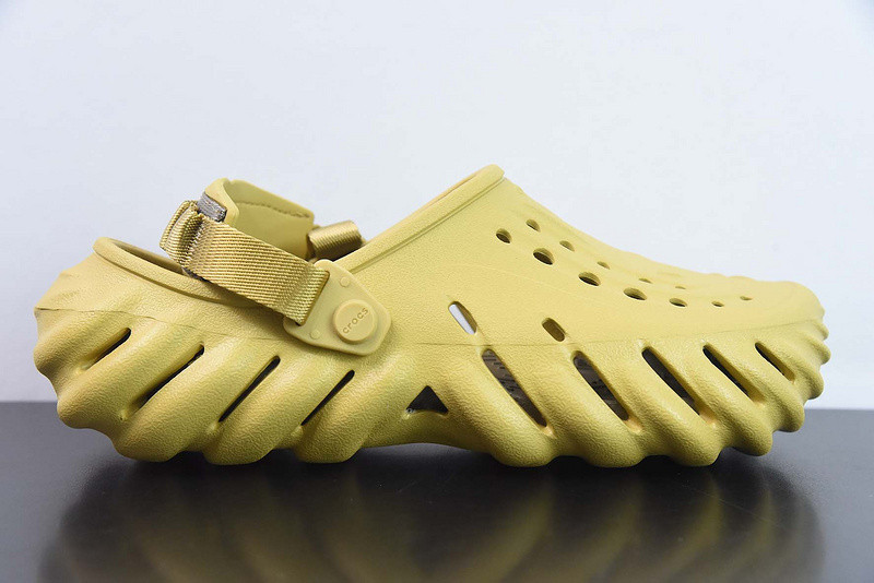 crocs echo clog desert grass