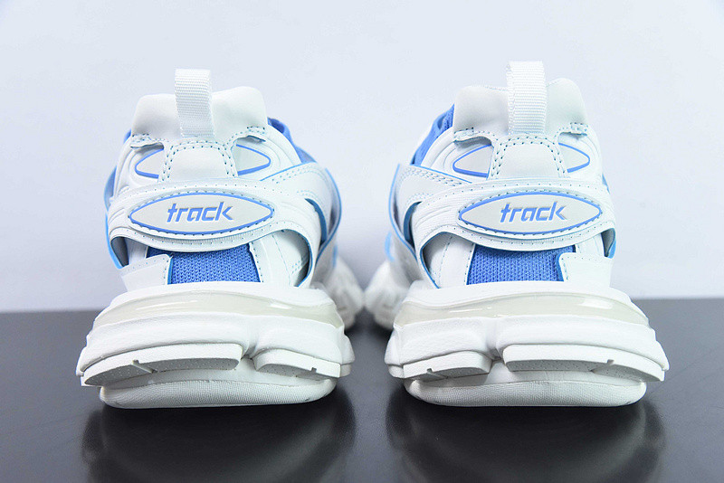 bc track sneaker