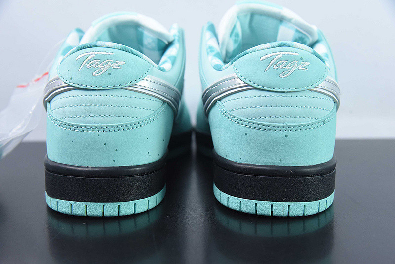 T*f*ny & co. x nike dunk low bv1310-402