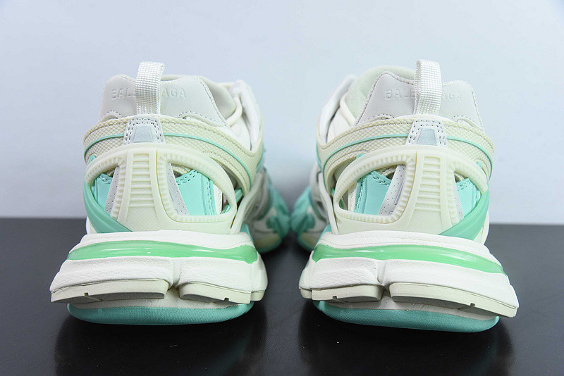 bc track sneaker