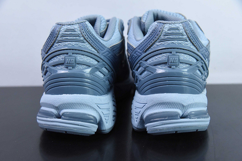 NEW BALANCE SNEAKER
