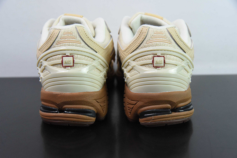 NEW BALANCE SNEAKER
