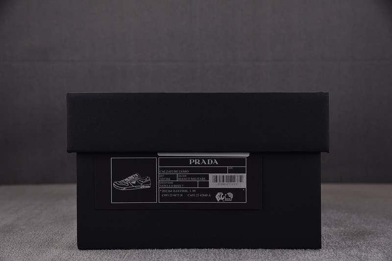 pr sneaker