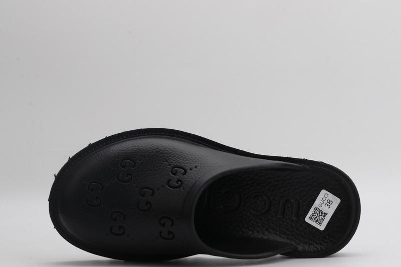 g*u*i sandals low