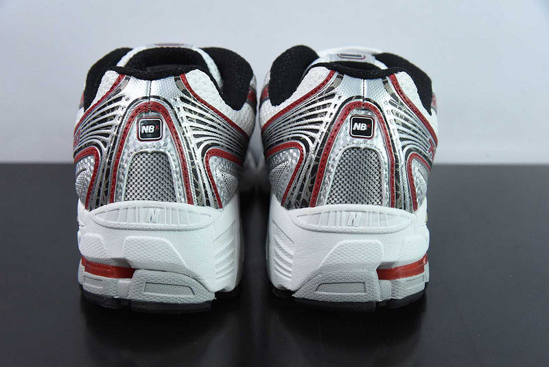 NEW BALANCE SNEAKER
