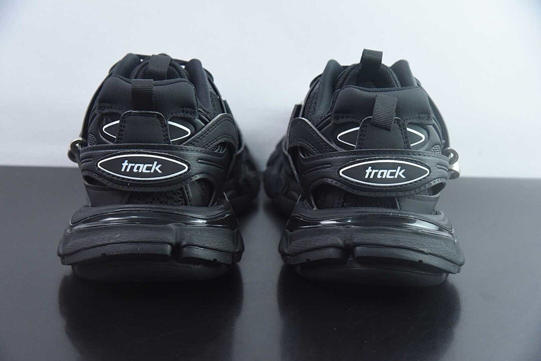 BC TRACK SNEAKER