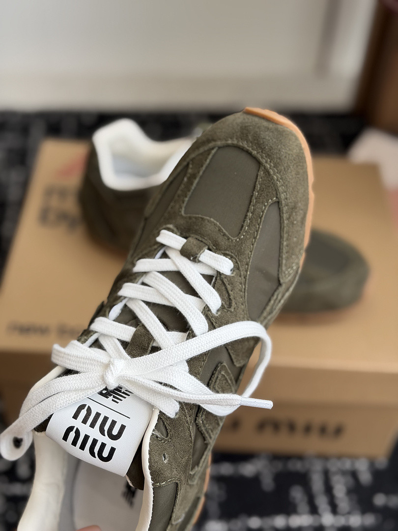 M1um1u SNEAKER