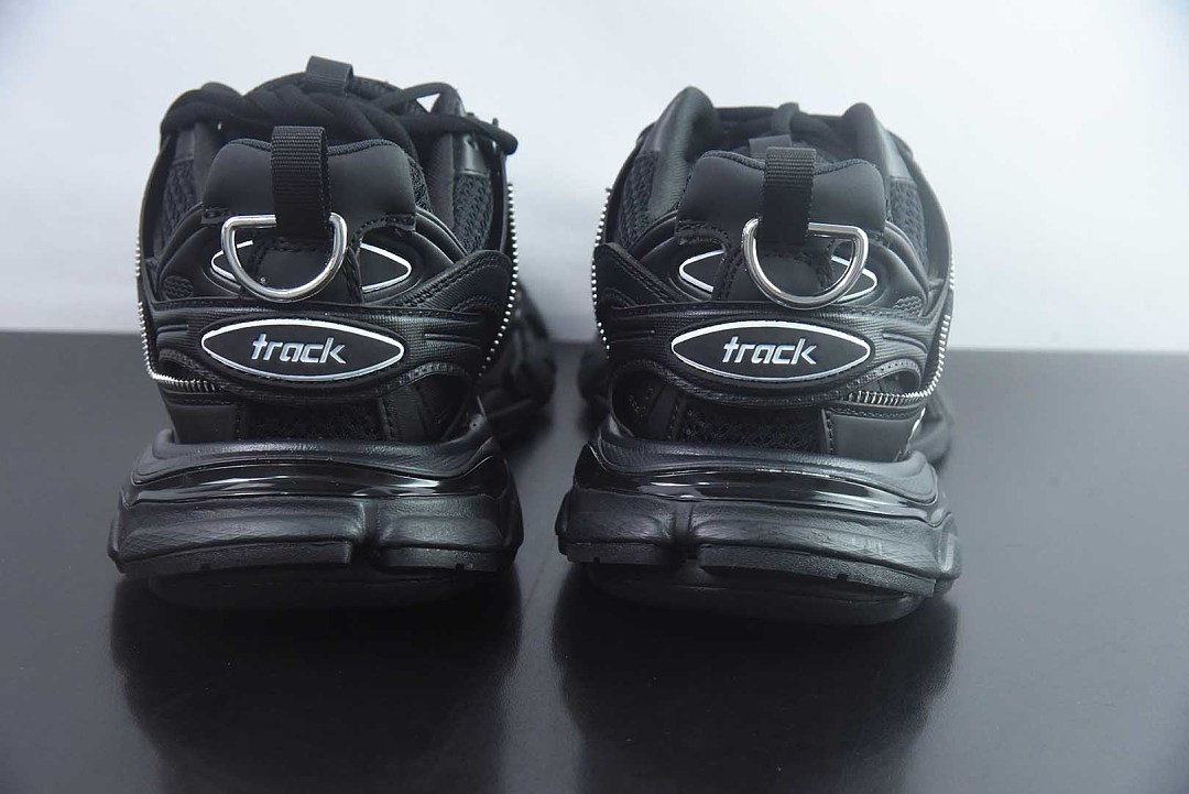 BC TRACK SNEAKER