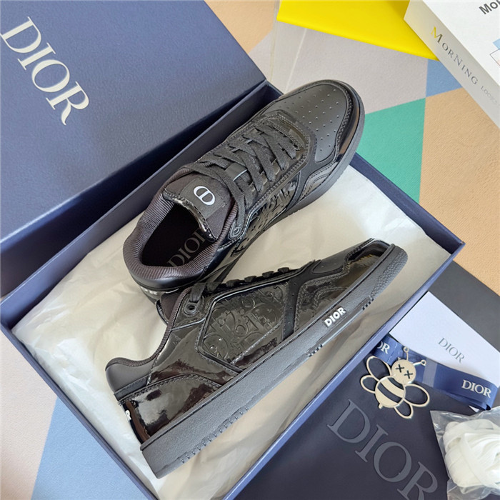 dio* sneaker