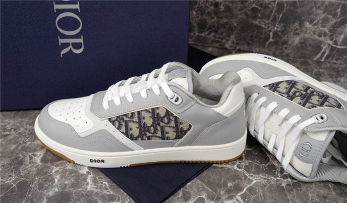 dio* sneaker