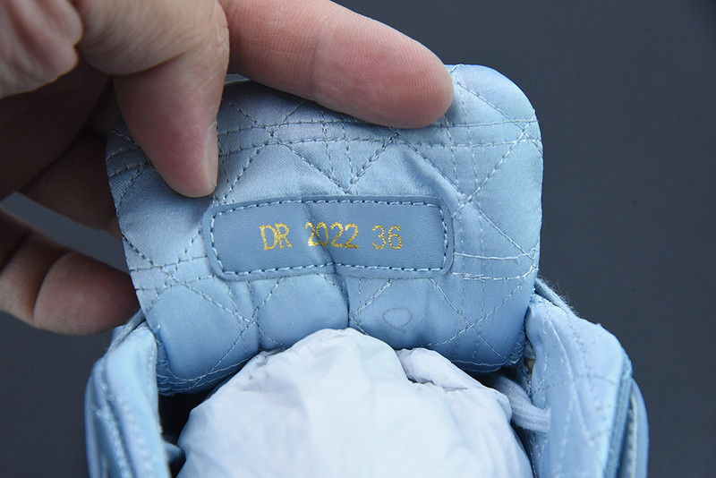 dio* sneaker