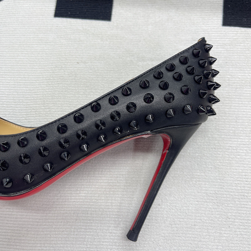 chian louin heel