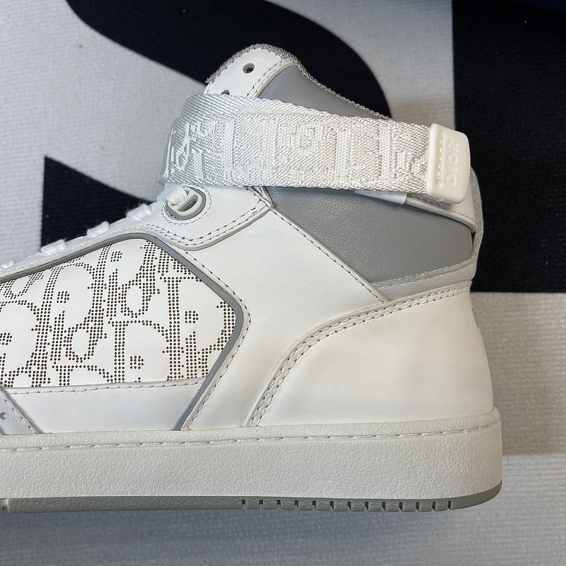 dio* sneaker
