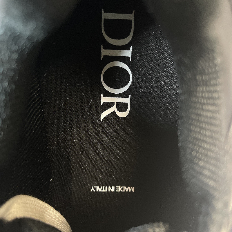 dio* sneaker
