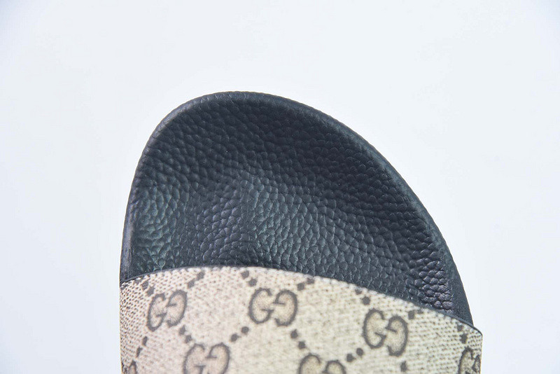g*u*i sandals