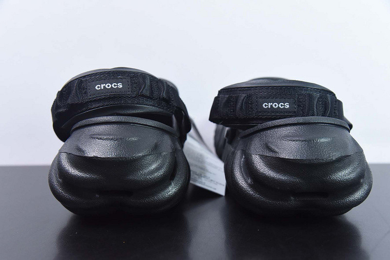 crocs echo clog black
