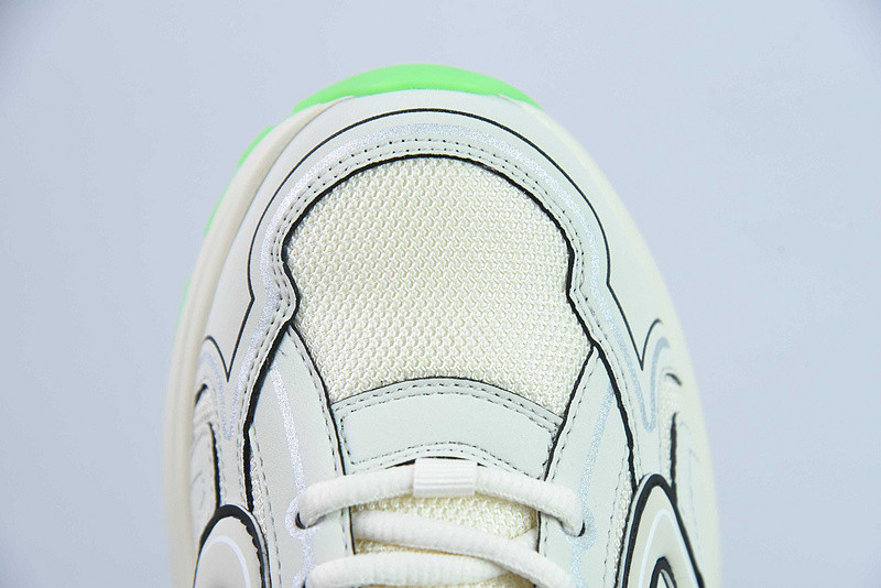 dio* sneaker