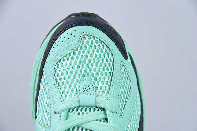 NEW BALANCE SNEAKER