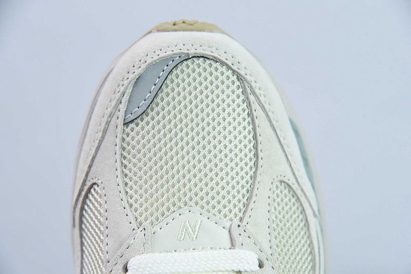 NEW BALANCE SNEAKER