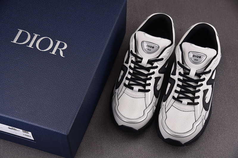 dio* sneaker