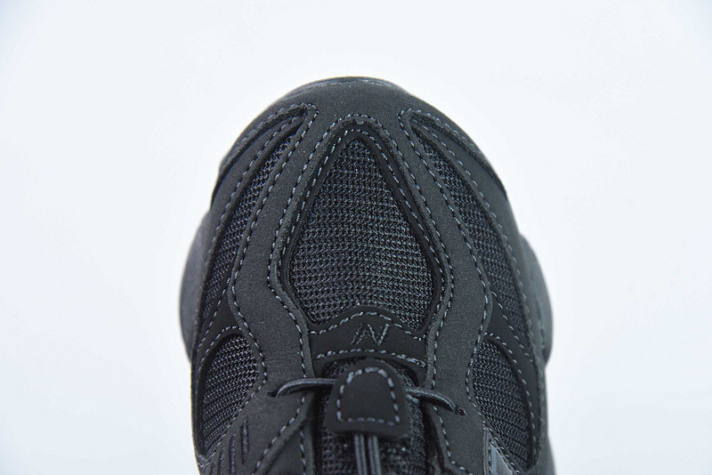 NEW BALANCE SNEAKER