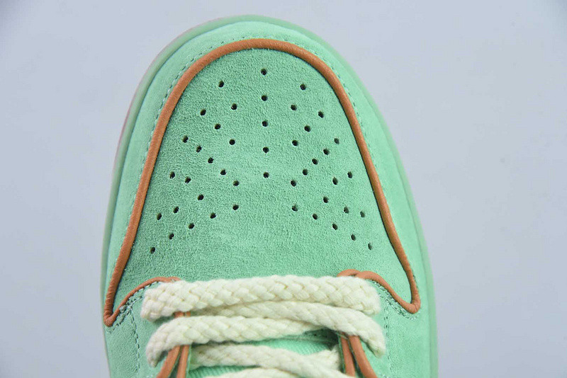 Nike SB Dunk Low 