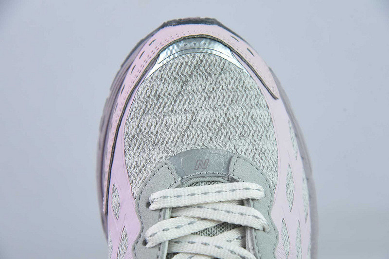 NEW BALANCE SNEAKER