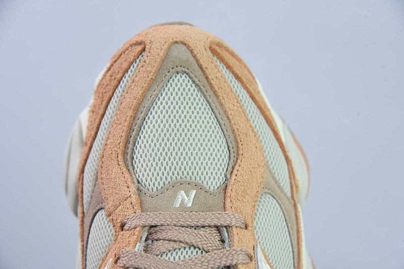 NEW BALANCE SNEAKER