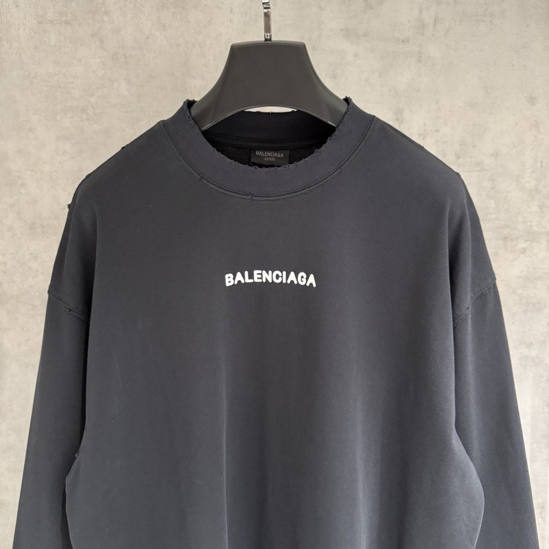 Ba1en*iaga Clothes