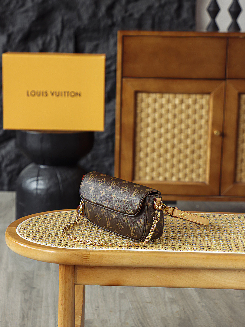 LVT PURSE