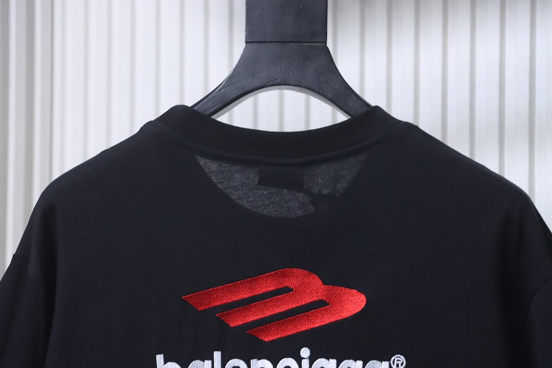 Ba1en*iaga Clothes