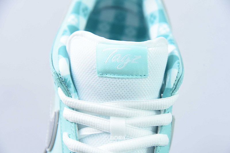 T*f*ny & co. x nike dunk low bv1310-402