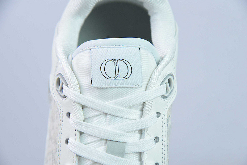 dio* sneaker