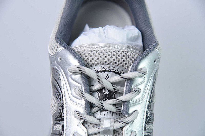 dio* sneaker