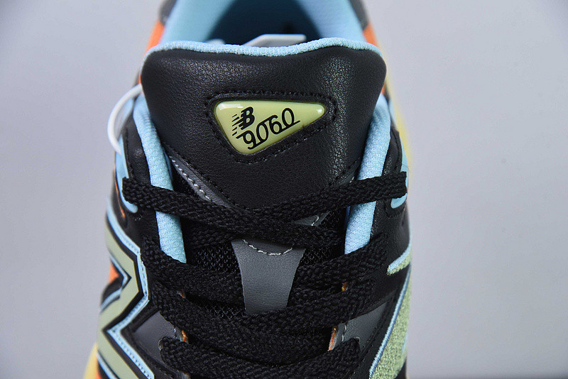 NEW BALANCE SNEAKER