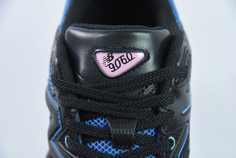 NEW BALANCE SNEAKER