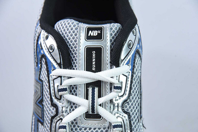 NEW BALANCE SNEAKER