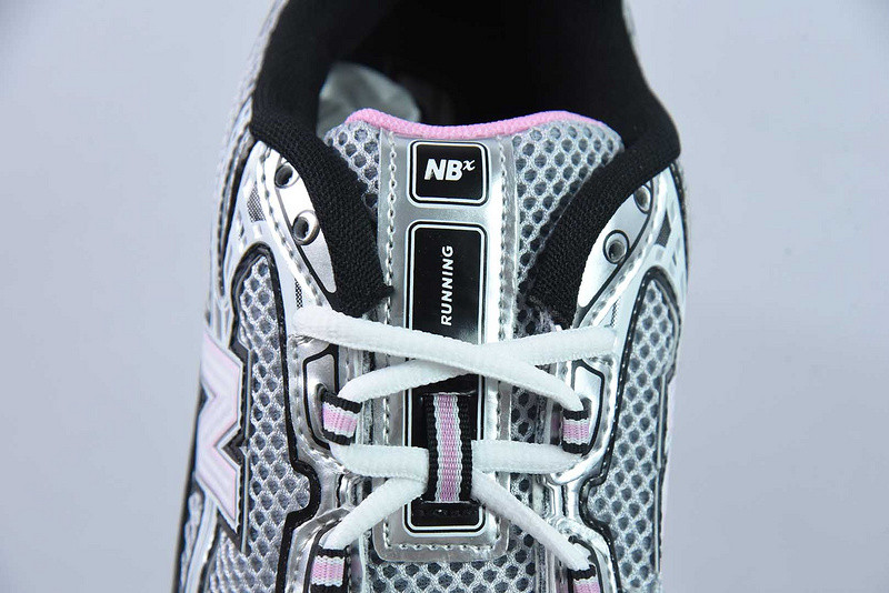 NEW BALANCE SNEAKER