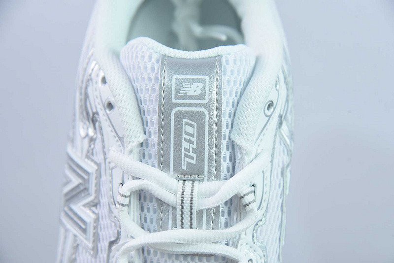 NEW BALANCE SNEAKER