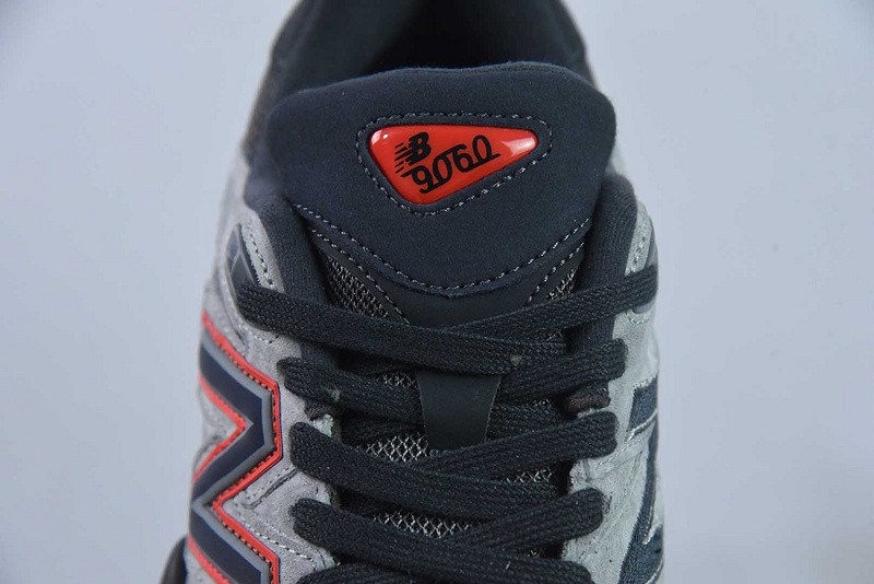 NEW BALANCE SNEAKER