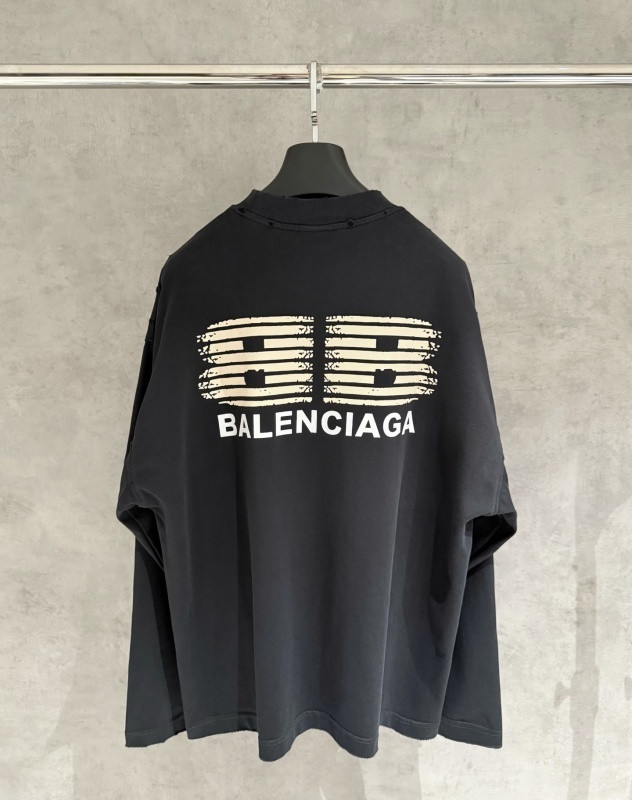 Ba1en*iaga Clothes