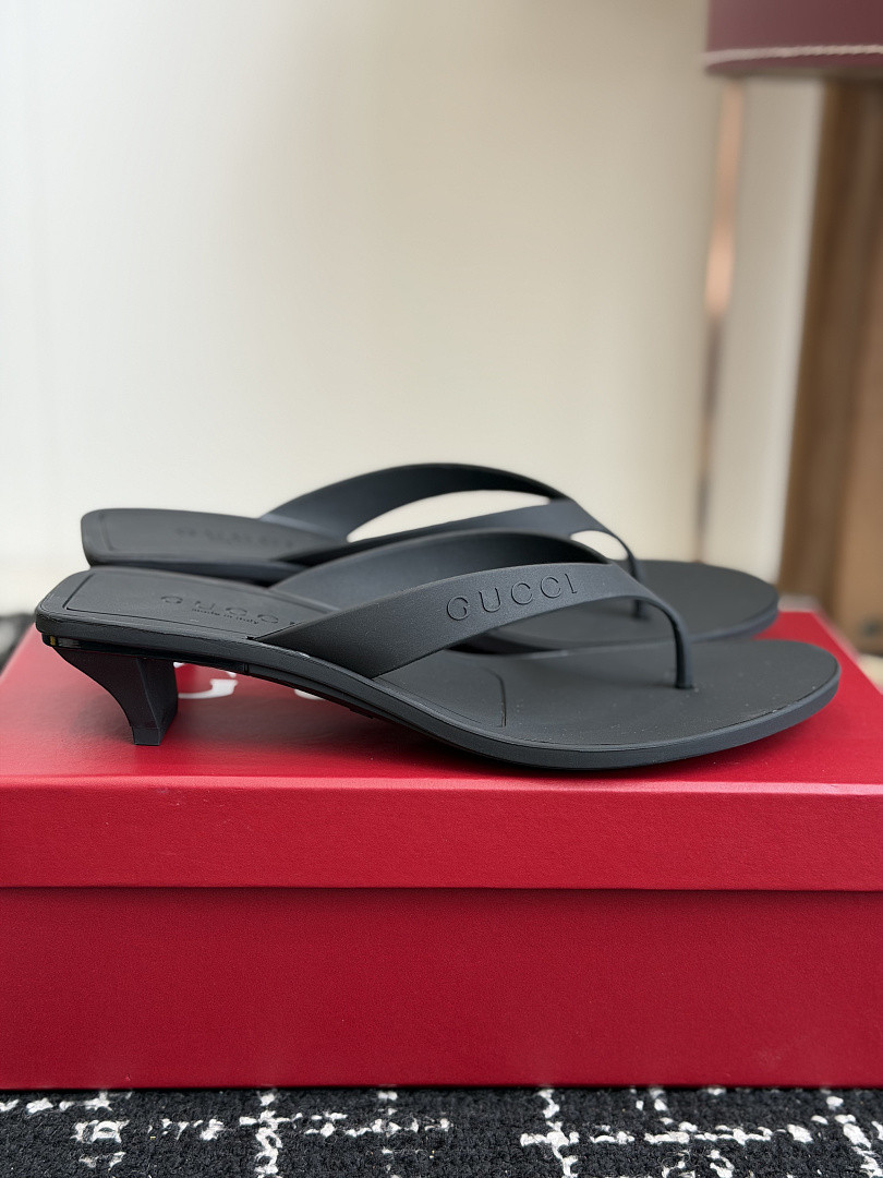 Gvc*1 SANDALS