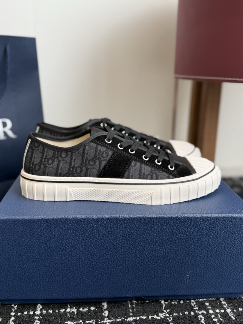DIO* SNEAKER
