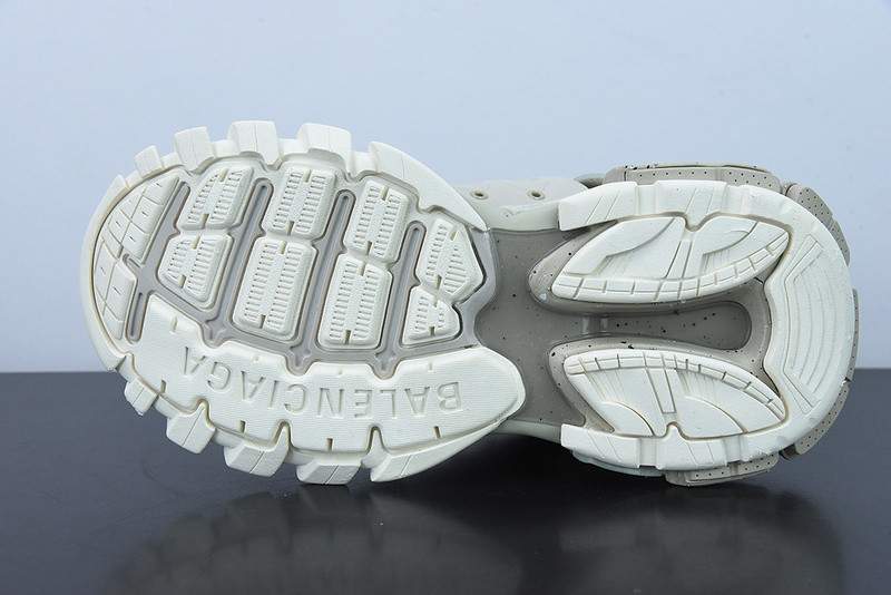 bc track sneaker