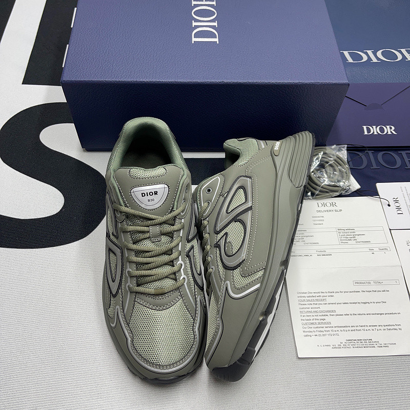 dio* sneaker
