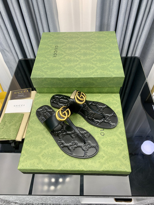 g*u*i sandals